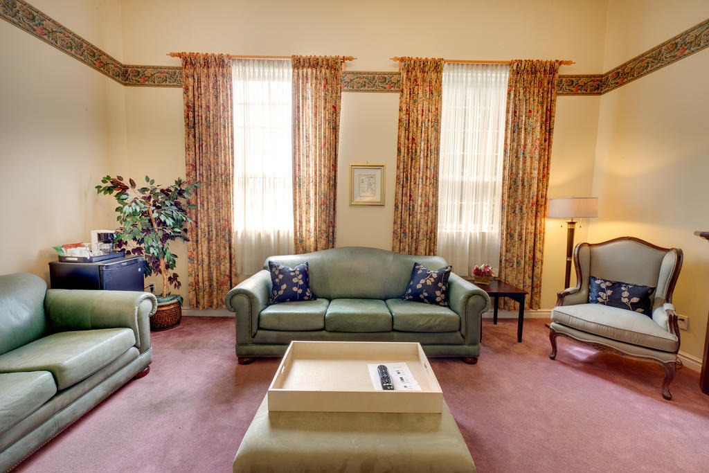קובורג The Woodlawn Inn מראה חיצוני תמונה