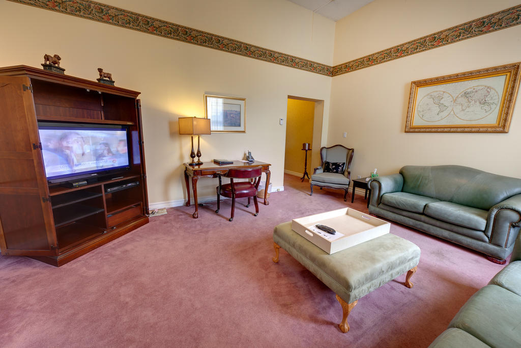 קובורג The Woodlawn Inn מראה חיצוני תמונה