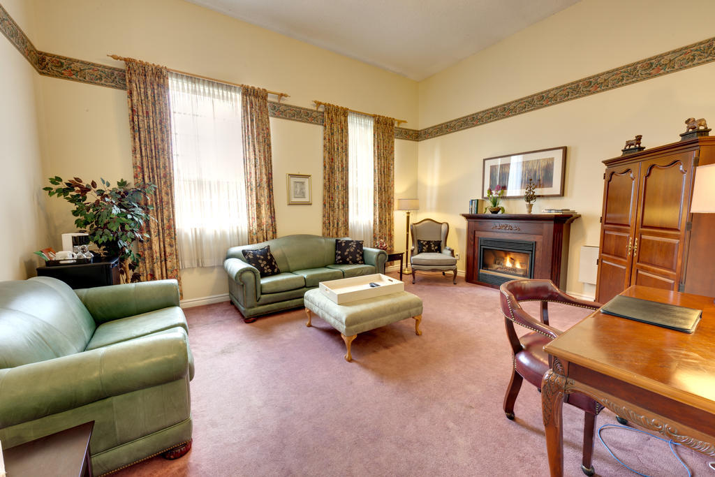 קובורג The Woodlawn Inn מראה חיצוני תמונה