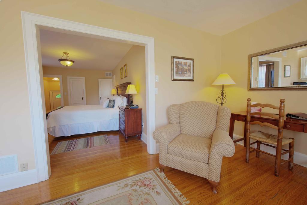 קובורג The Woodlawn Inn מראה חיצוני תמונה