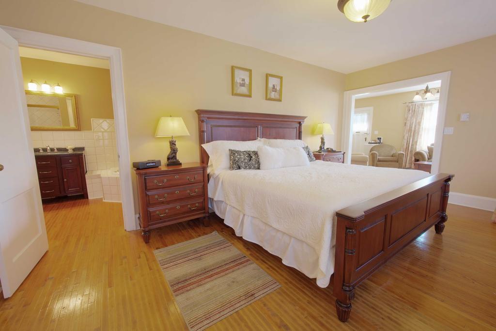 קובורג The Woodlawn Inn מראה חיצוני תמונה