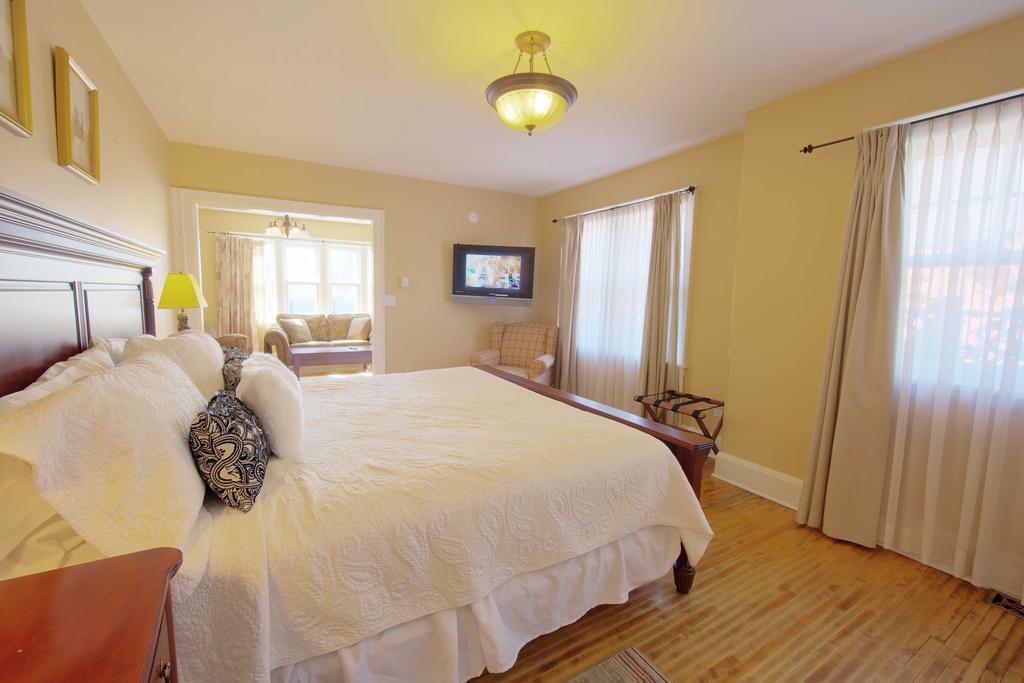 קובורג The Woodlawn Inn מראה חיצוני תמונה