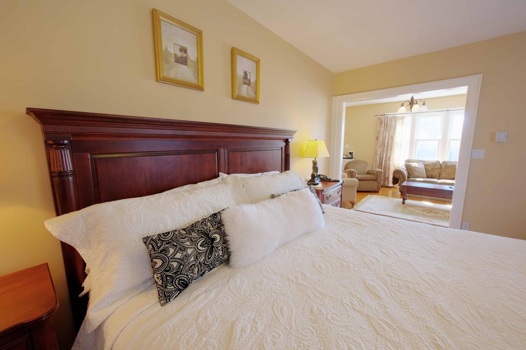קובורג The Woodlawn Inn מראה חיצוני תמונה