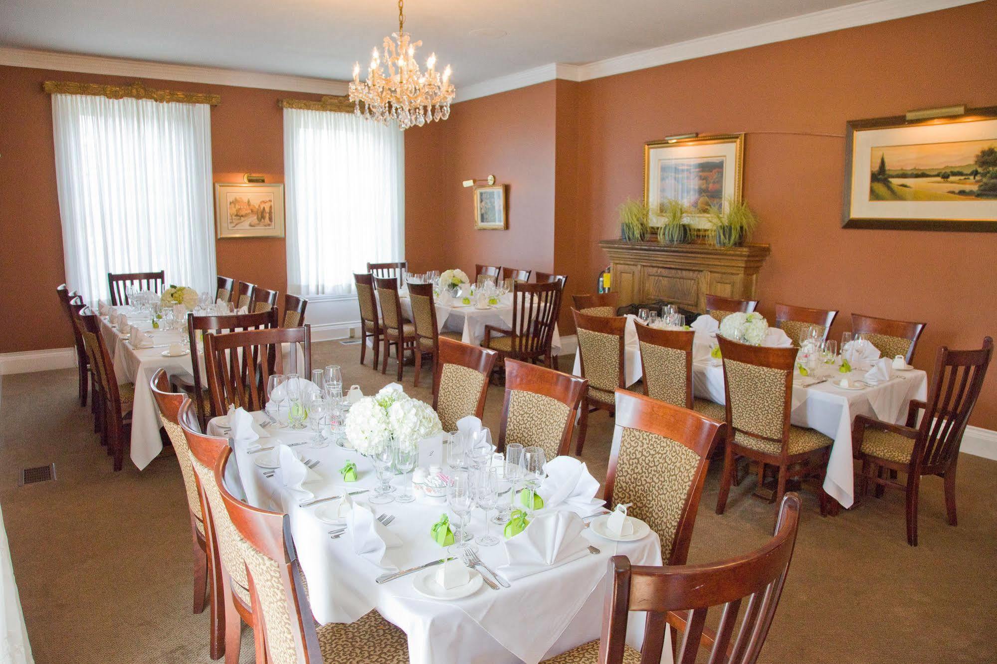קובורג The Woodlawn Inn מראה חיצוני תמונה