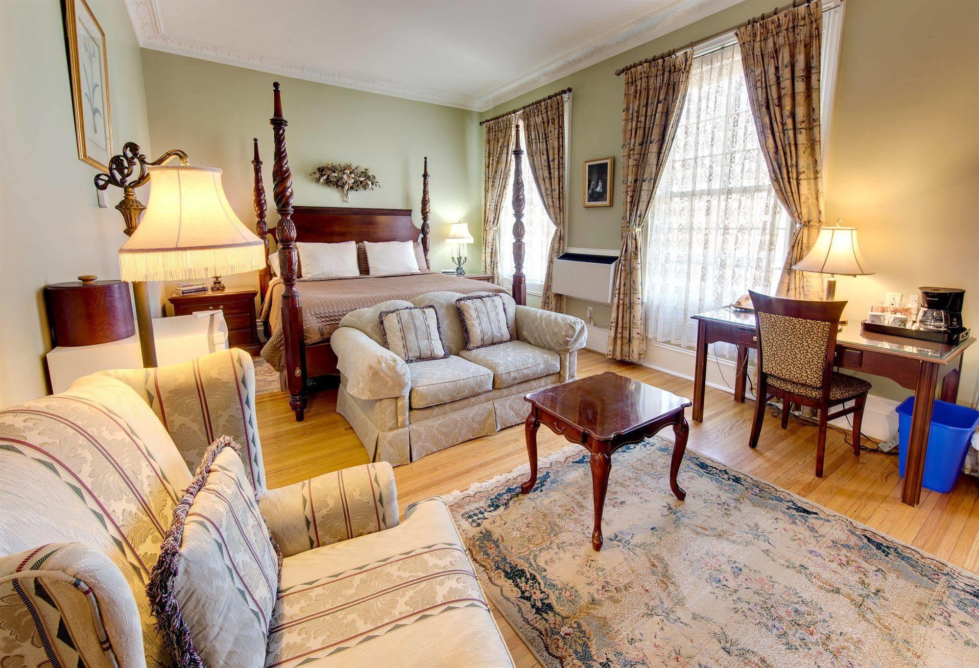 קובורג The Woodlawn Inn מראה חיצוני תמונה
