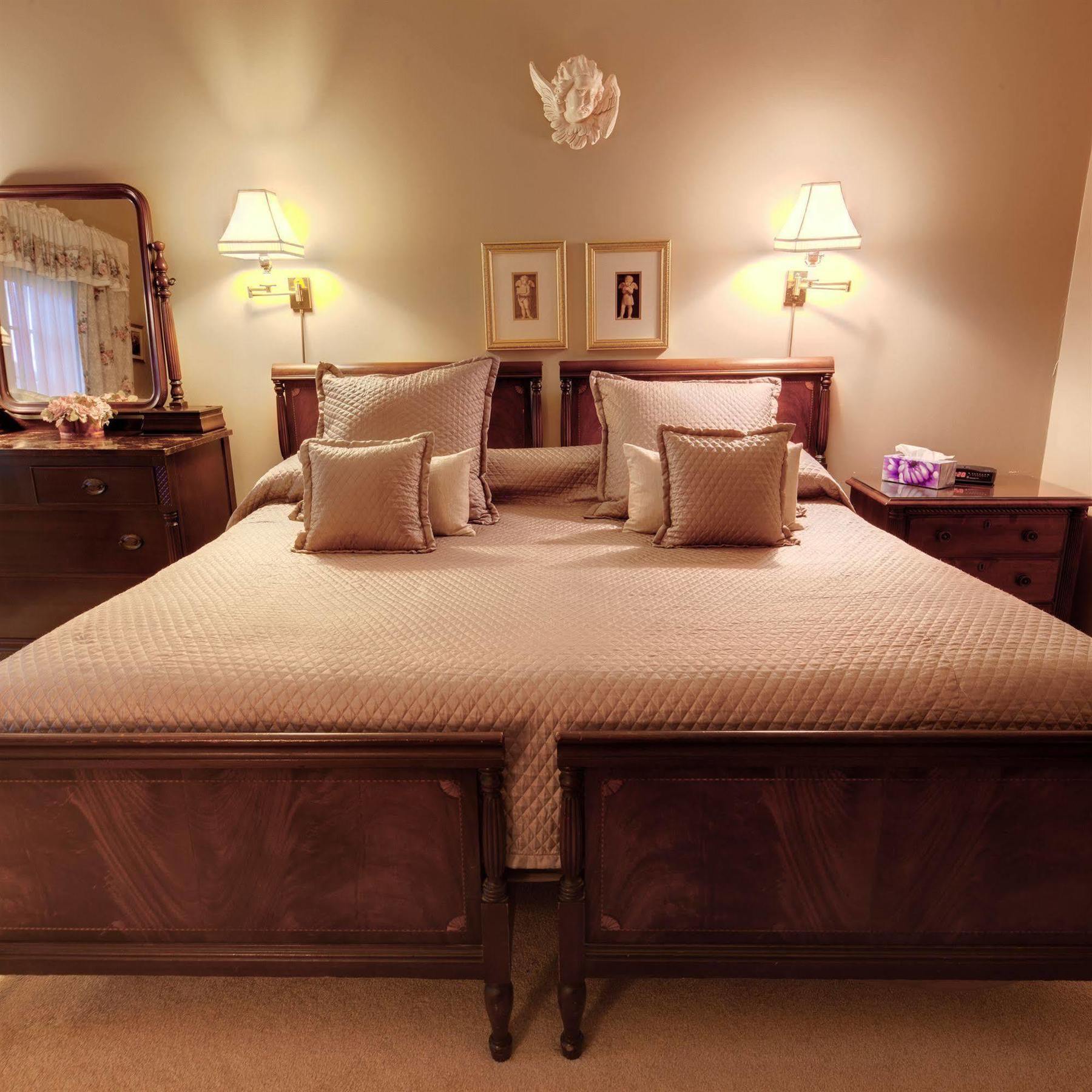 קובורג The Woodlawn Inn מראה חיצוני תמונה
