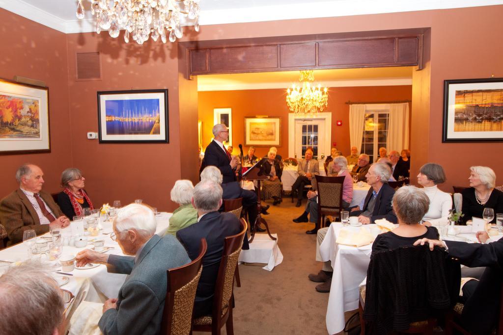 קובורג The Woodlawn Inn מראה חיצוני תמונה